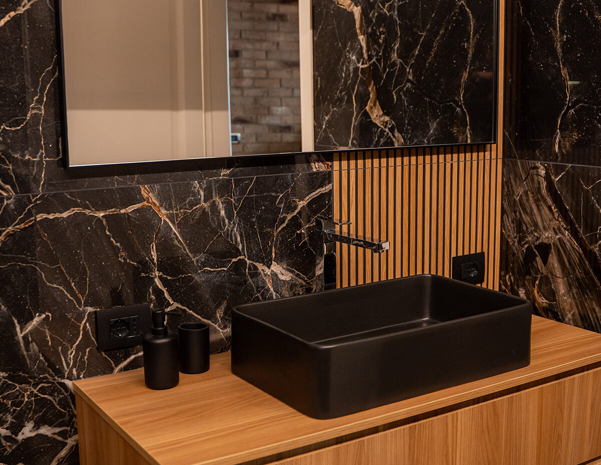 Dark Elegance & Wood